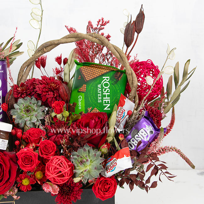 باکس گل و شکلات برای ولنتاین.