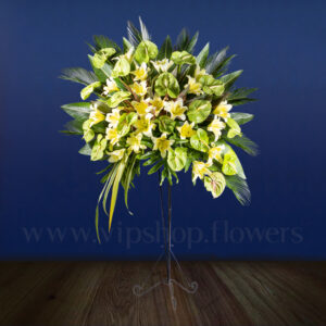 تاج گل با پایه فرفورژه زیبا است.