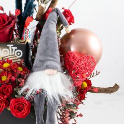 عروسک لی لی پوت باکس گل بسیار نرم و بامزه است.