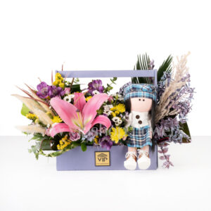 باکس گل صورتی لیلیوم همراه با عروسک