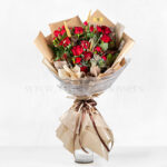 گل های رز قرمز هدیه ای مناسب پسرها است.