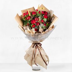 گل های رز قرمز هدیه ای مناسب پسرها است.