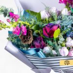 دسته گل رز مینیاتوری با روبان