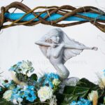 مجسمه کماندار نماد ماه آذر است.