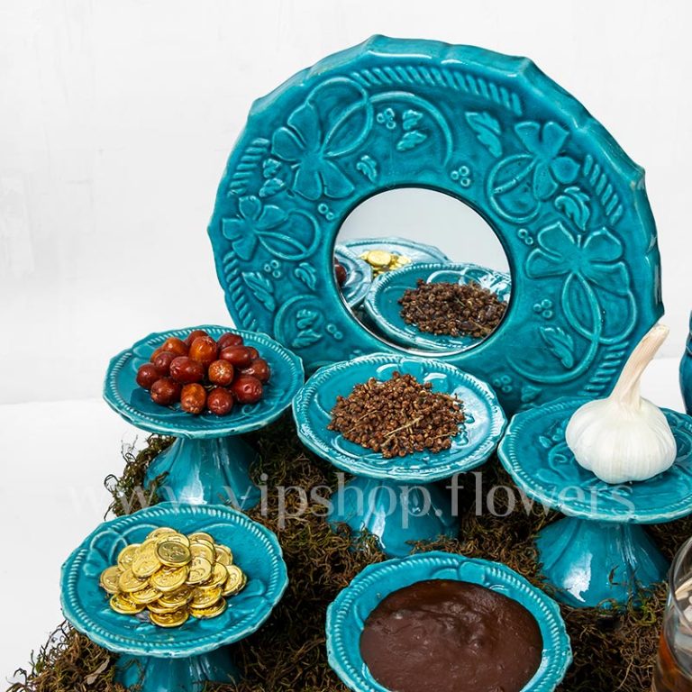 سبد گل هفت سین فیروزه ای با تزئین زیبا