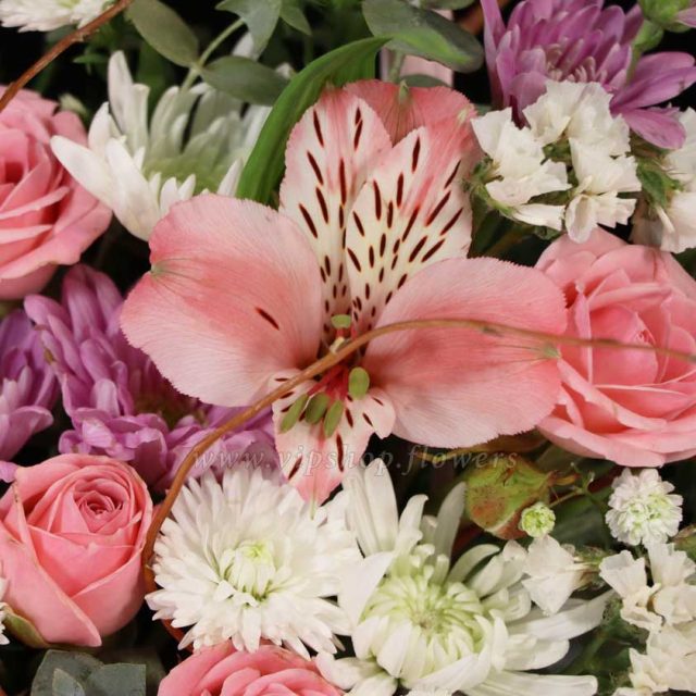 گل های باکس گل B321 زیبا هستند.