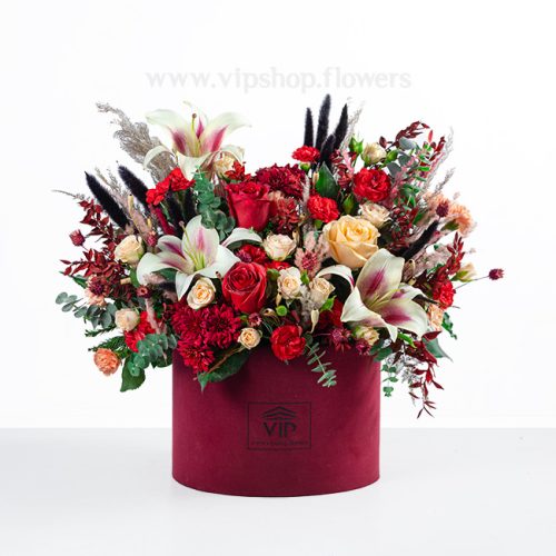 باکس گل استوانه ای قرمز با گل های تازه و خوش عطر
