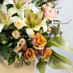 گل لیلیلوم در باکس لیمویی شگفت انگیز است.