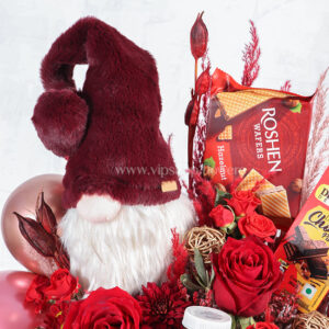 ترکیب گل و شکلات با عروسک لی لی پوت انتخاب عالی است.