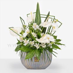 گل ترحیم F65 با باکس طوسی، مناسب مراسم ترحیم است.