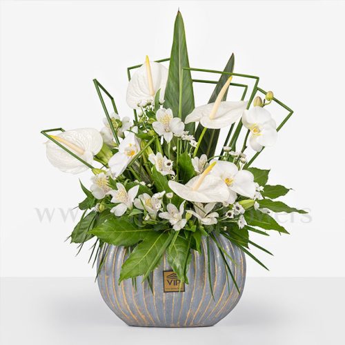 گل ترحیم F65 با باکس طوسی، مناسب مراسم ترحیم است.