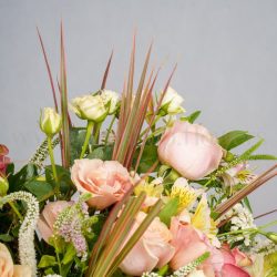 جزئیات باکس گل لاکچری لیمویی ستودنی است.