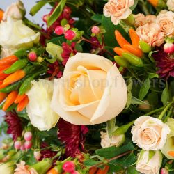 گل رز نباتی در باکس گل سطلی بسیار خاص است.