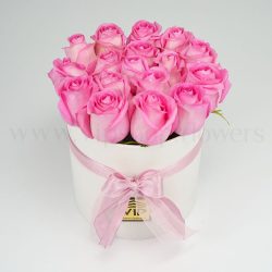 کیفیت گل های موجود در باکس گل رنگی گرد زبانزد است.