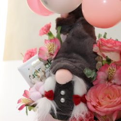 عروسک و شکلات