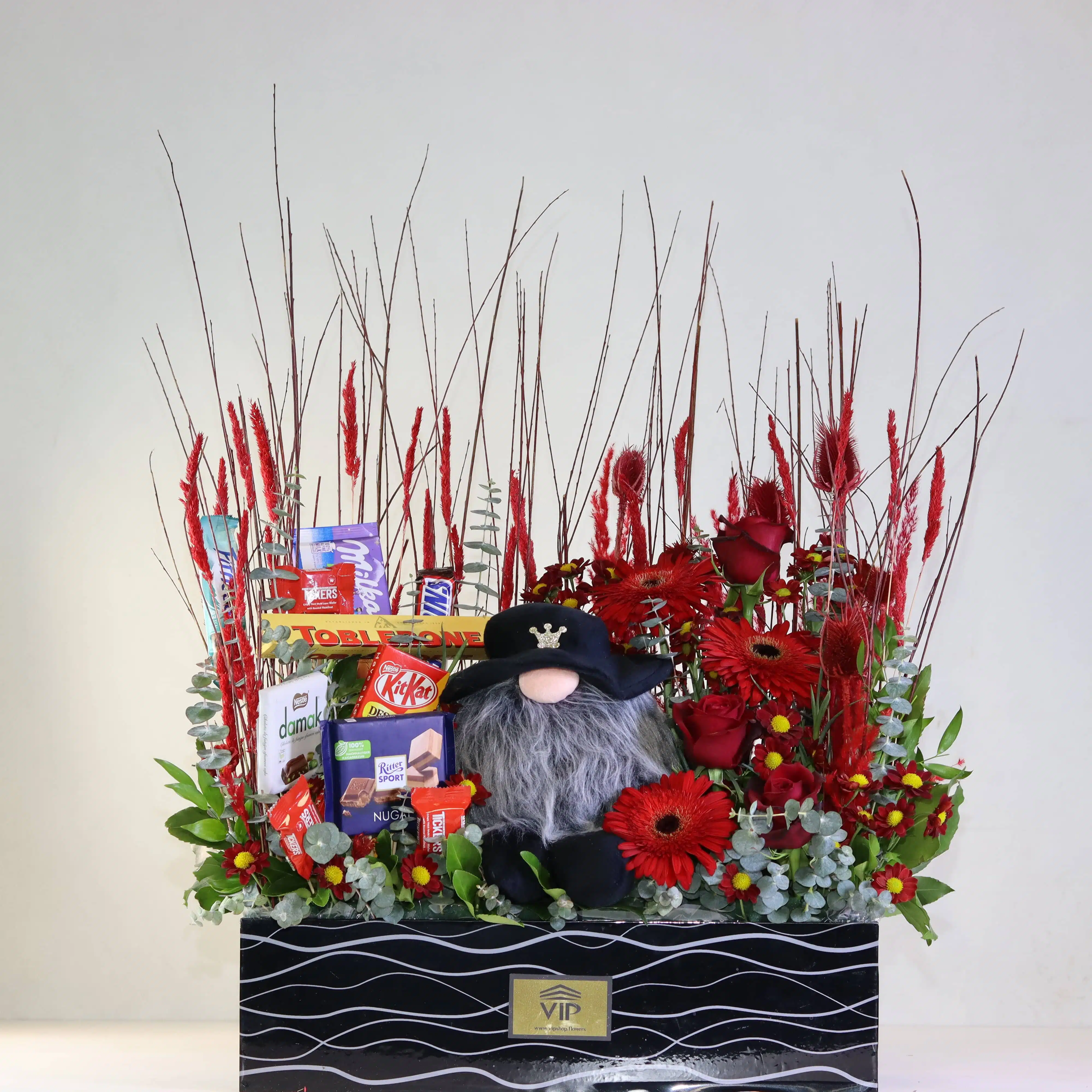 package-of-valentine-no-45 باکس گل و شکلات L58 - Image 1